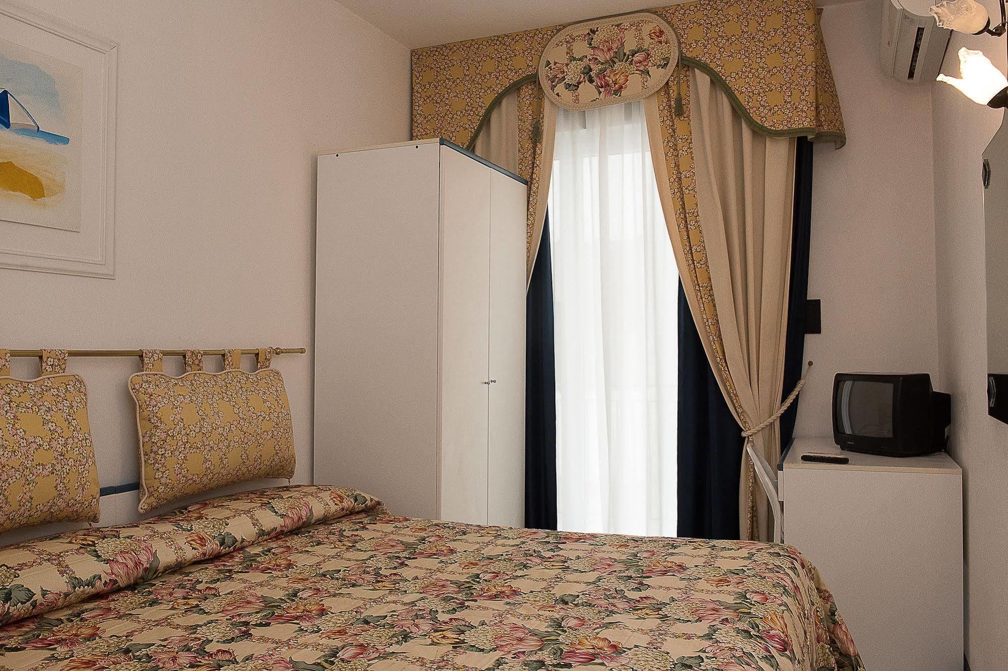 Hotel Manila Lido di Jesolo Esterno foto